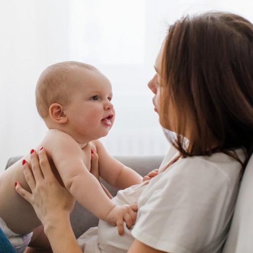 ¡Comunícate con tu bebé desde los primeros días! Conoce los beneficios del baby signing