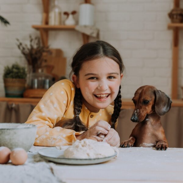 Galletas sencillas para tu mascota hechas por los más pequeños