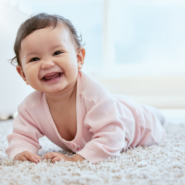 Descubre el tummy time y sus beneficios para el desarrollo de tu bebé